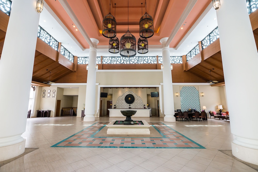 Ravindra Beach Resort And Spa — Hotel building in Sattahip, Chonburi