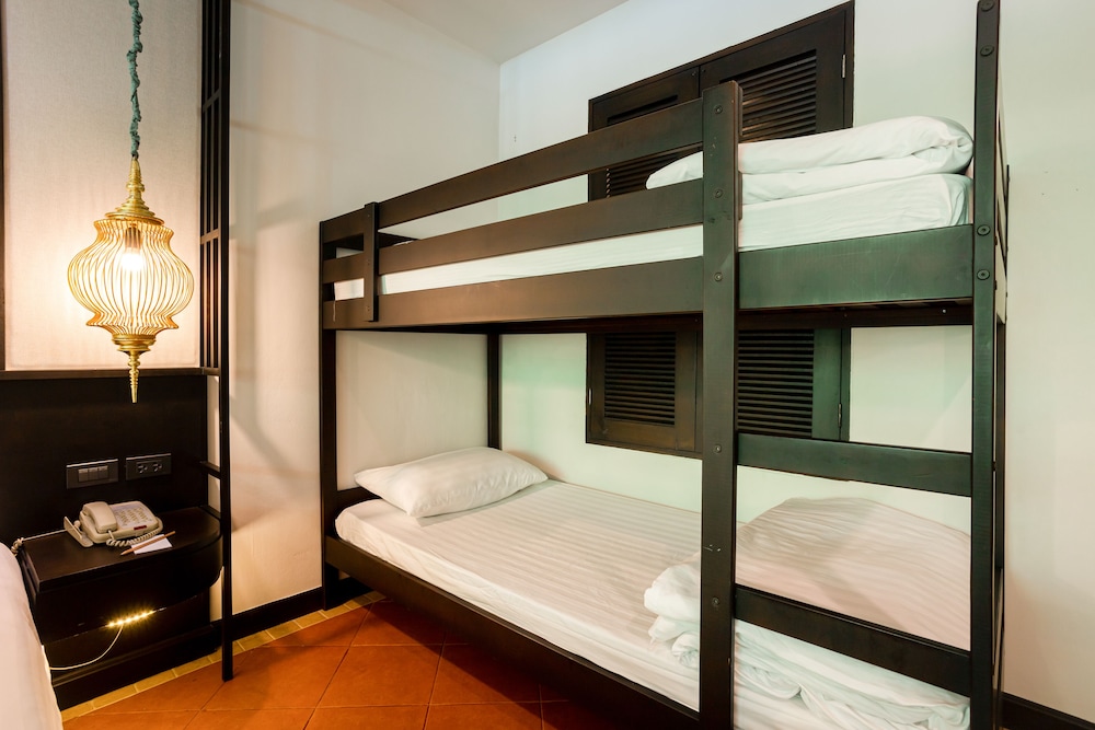 Ravindra Beach Resort And Spa — Hotel rooms in Sattahip, Chonburi