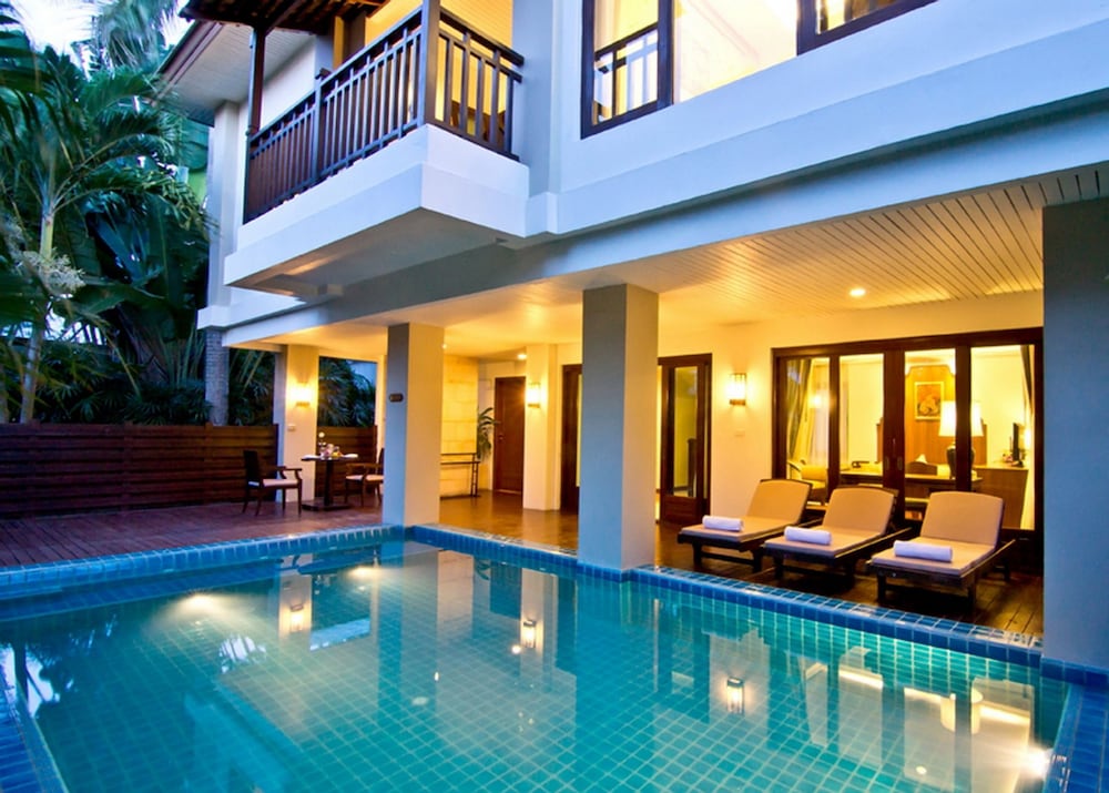 Ravindra Beach Resort And Spa — Swimming pool in Sattahip, Chonburi