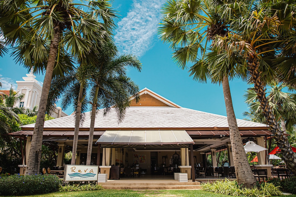 Ravindra Beach Resort And Spa — Restaurant & bars in Sattahip, Chonburi