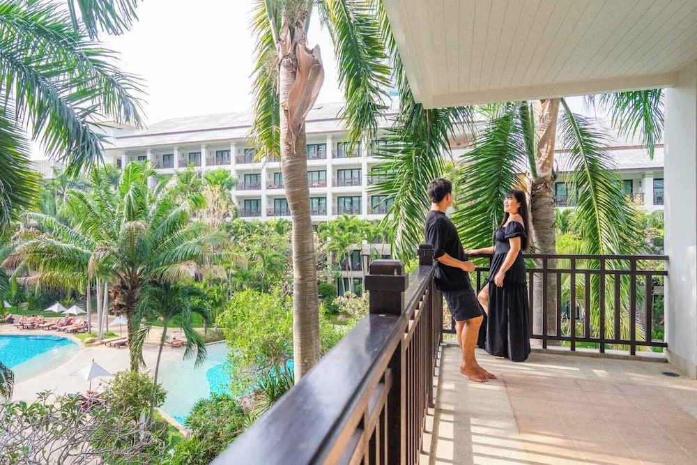 Ravindra Beach Resort And Spa — Hotel building in Sattahip, Chonburi