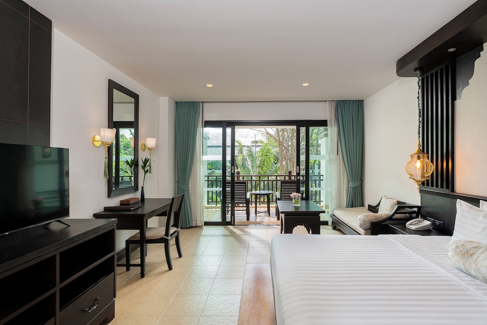 Ravindra Beach Resort And Spa — Hotel rooms in Sattahip, Chonburi