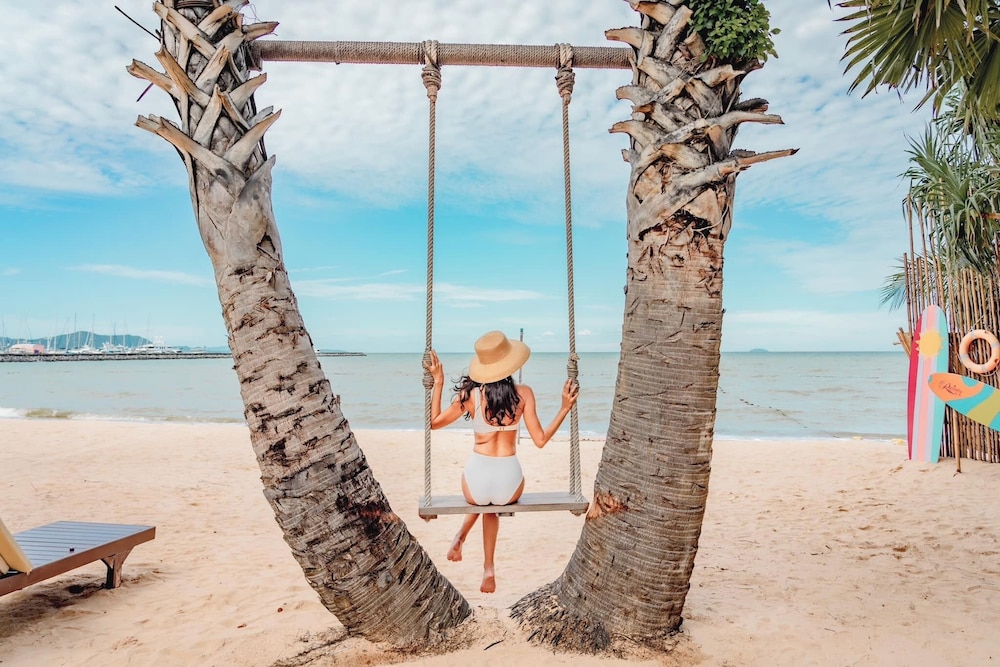 Ravindra Beach Resort And Spa — Beach in Sattahip, Chonburi