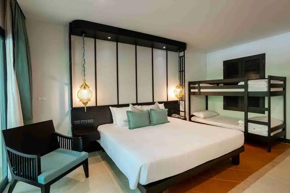 Ravindra Beach Resort And Spa — Hotel rooms in Sattahip, Chonburi