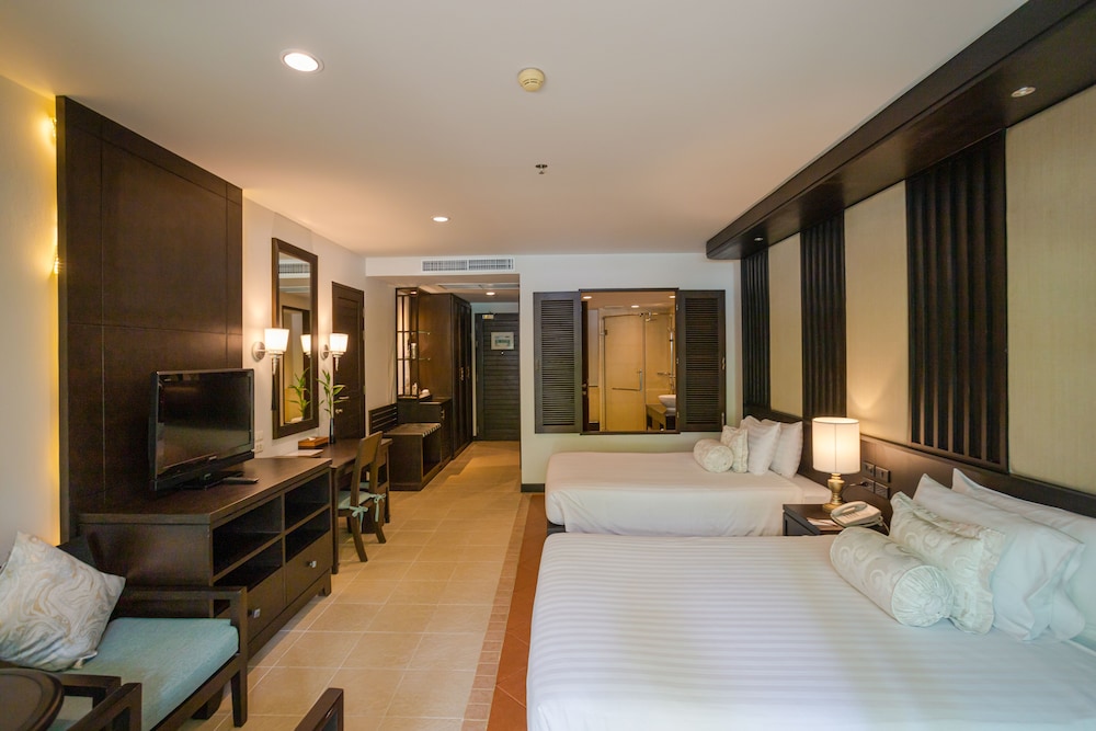Ravindra Beach Resort And Spa — Hotel rooms in Sattahip, Chonburi