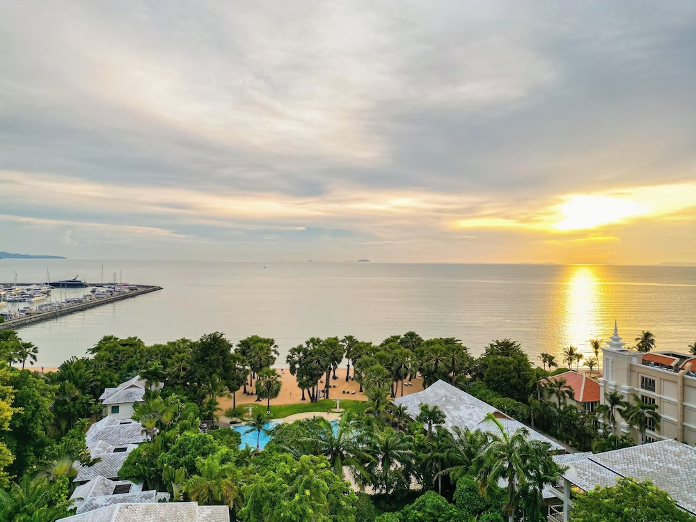 Ravindra Beach Resort And Spa — Beach in Sattahip, Chonburi