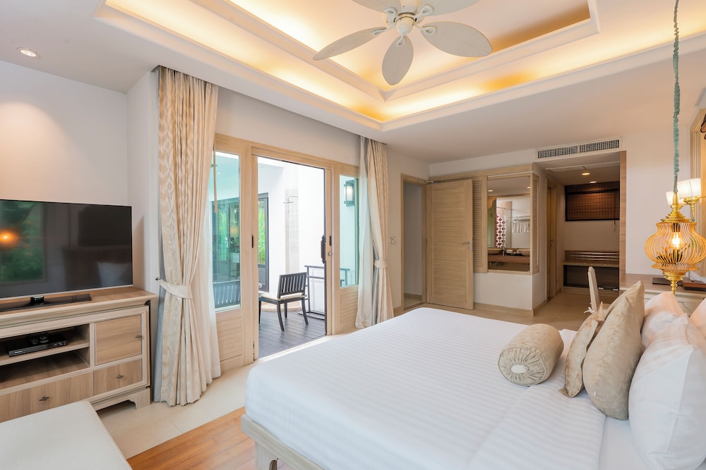 Ravindra Beach Resort And Spa — Hotel rooms in Sattahip, Chonburi