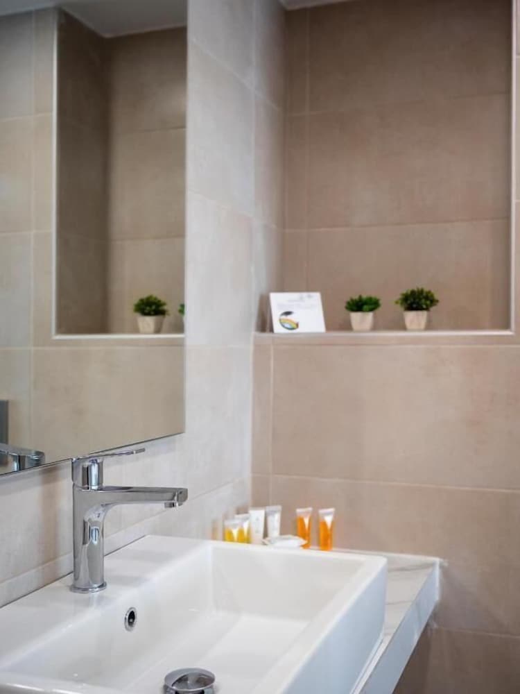 Athena Hotel — Hotel rooms in Rhodes Town, South Aegean