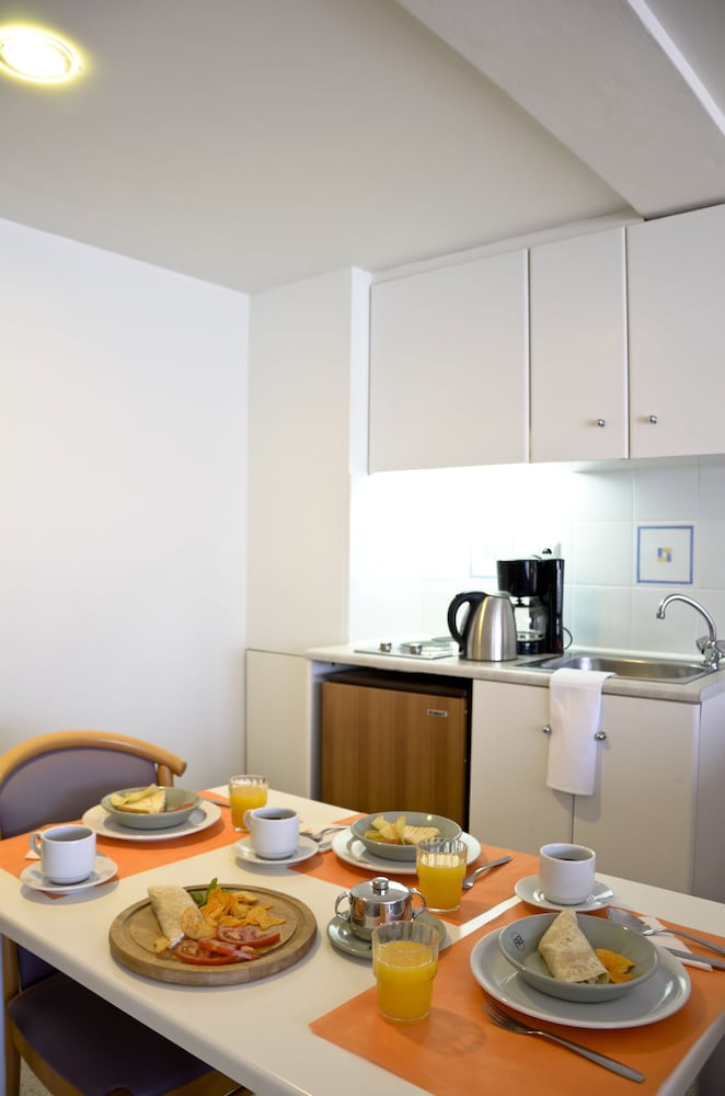 Athena Hotel — Hotel rooms in Rhodes Town, South Aegean