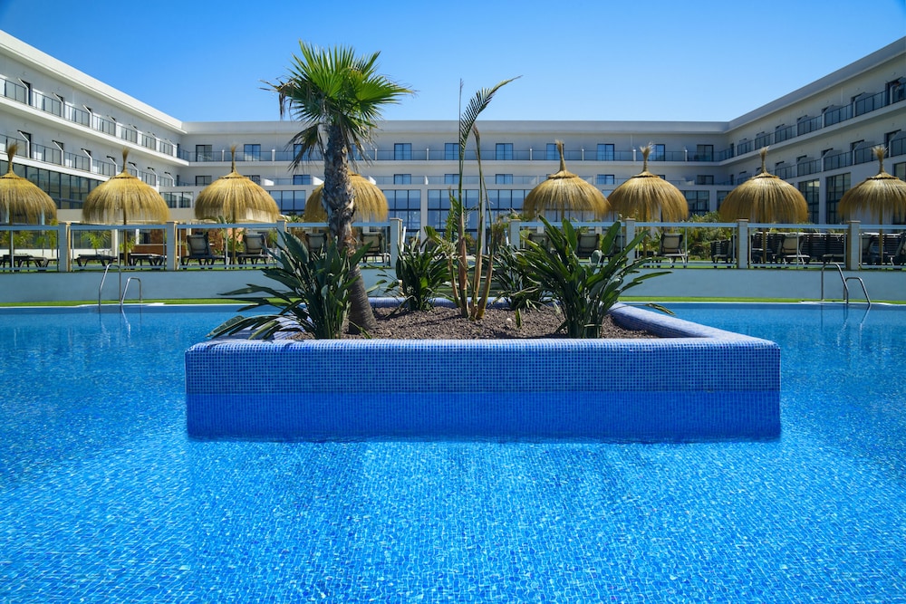 Cabogata Beach Hotel — Swimming pool in Almeria, Andalusia