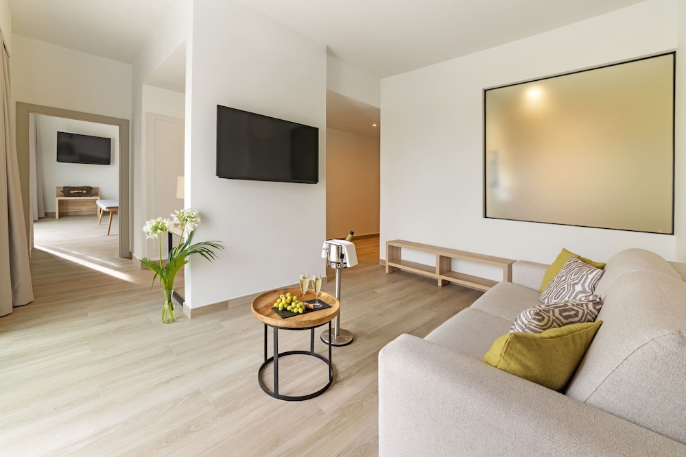 Cabogata Beach Hotel — Hotel rooms in Almeria, Andalusia