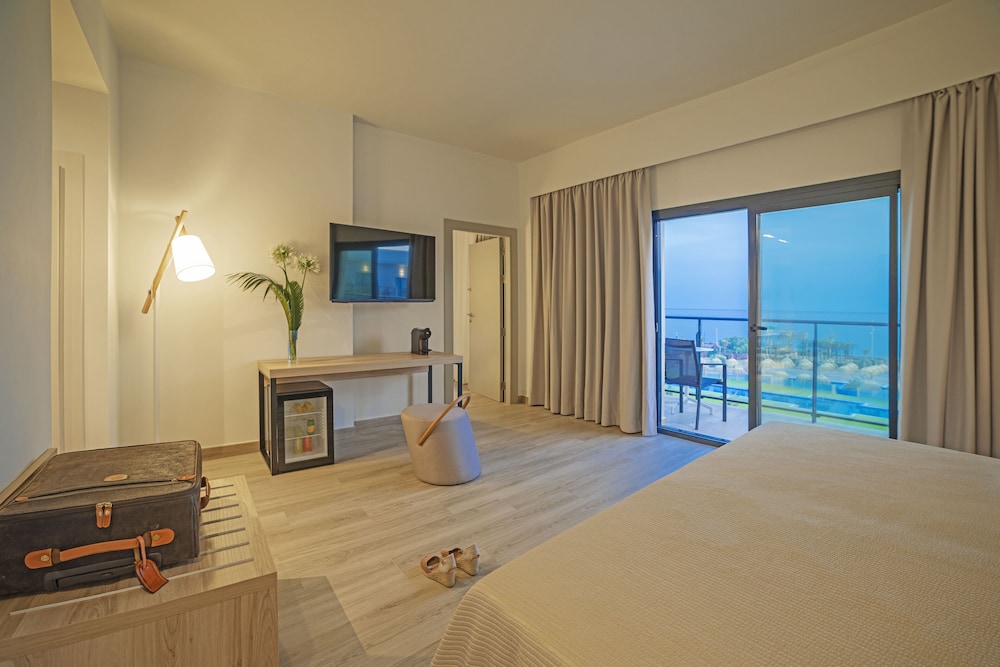 Cabogata Beach Hotel — Hotel rooms in Almeria, Andalusia