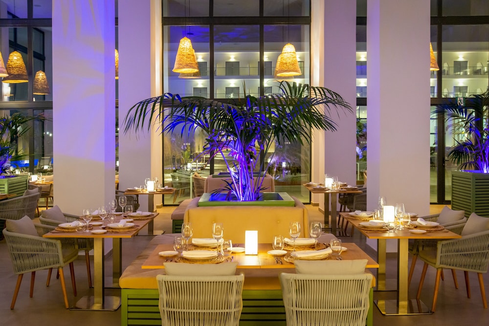 Cabogata Beach Hotel — Restaurant & bars in Almeria, Andalusia