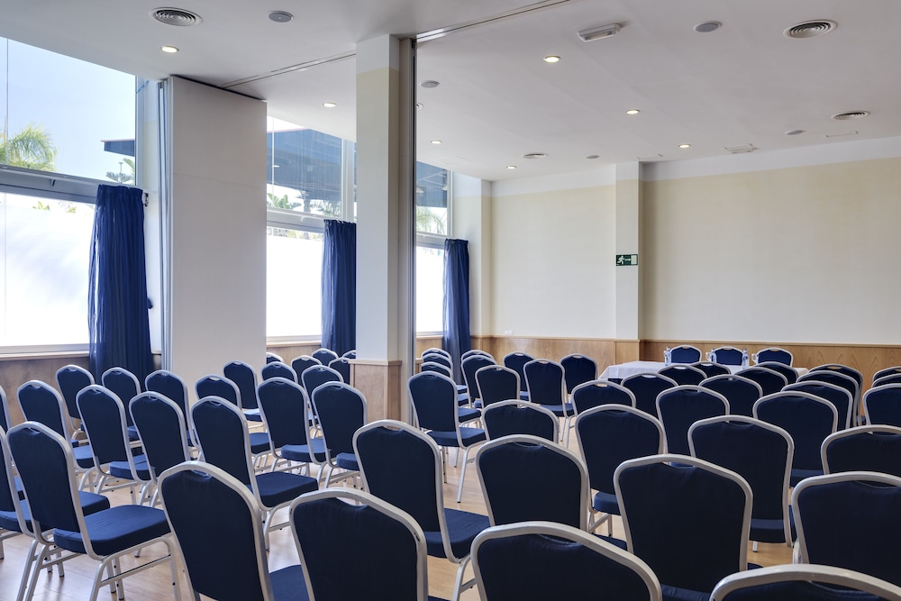 Cabogata Beach Hotel — Hotel building in Almeria, Andalusia