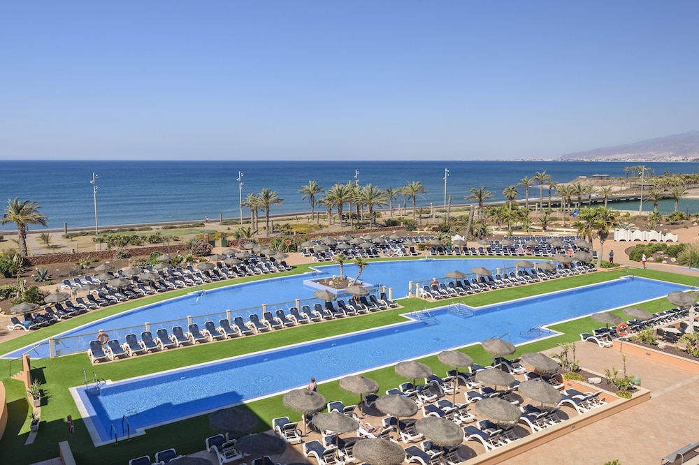 Cabogata Beach Hotel — Swimming pool in Almeria, Andalusia