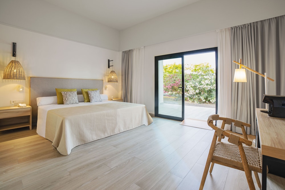Cabogata Beach Hotel — Hotel rooms in Almeria, Andalusia
