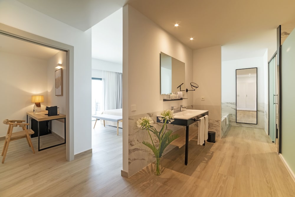 Cabogata Beach Hotel — Hotel rooms in Almeria, Andalusia