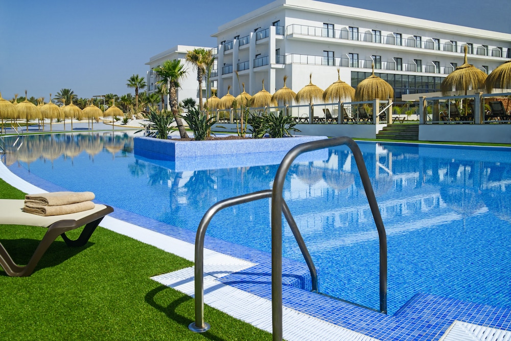Cabogata Beach Hotel — Swimming pool in Almeria, Andalusia