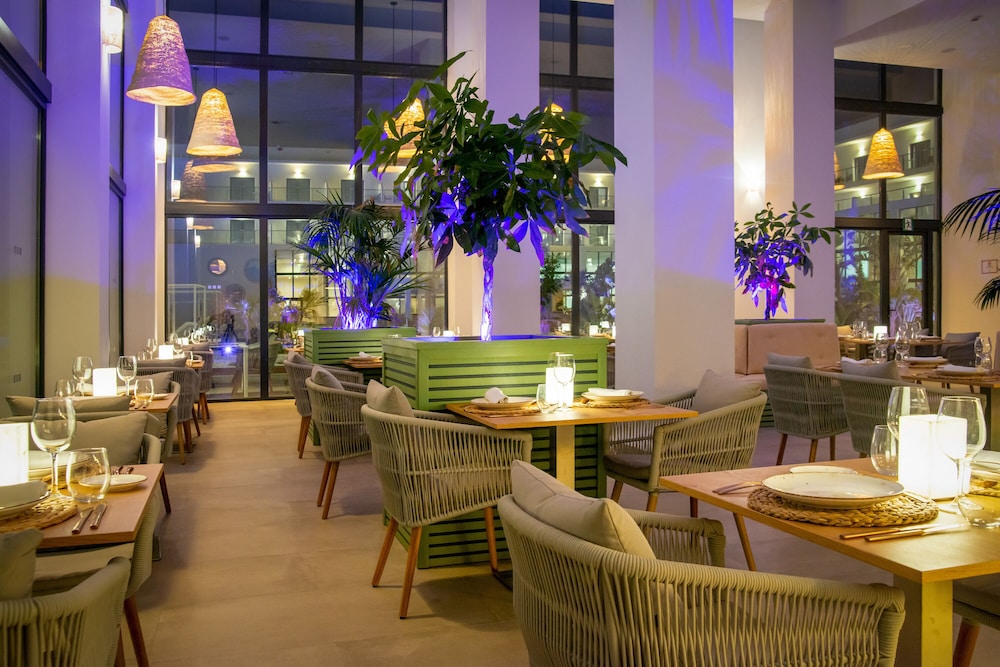 Cabogata Beach Hotel — Restaurant & bars in Almeria, Andalusia