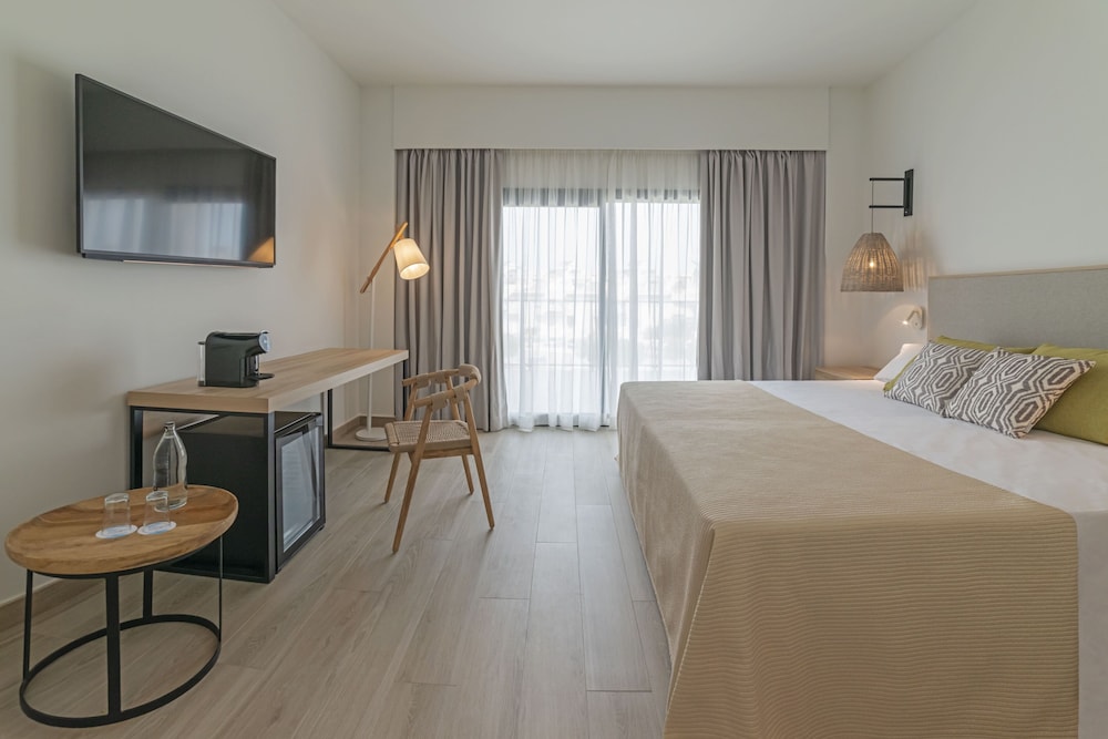 Cabogata Beach Hotel — Hotel rooms in Almeria, Andalusia
