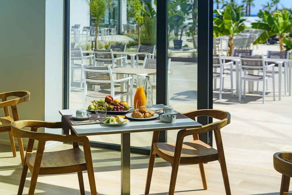 Cabogata Beach Hotel — Restaurant & bars in Almeria, Andalusia
