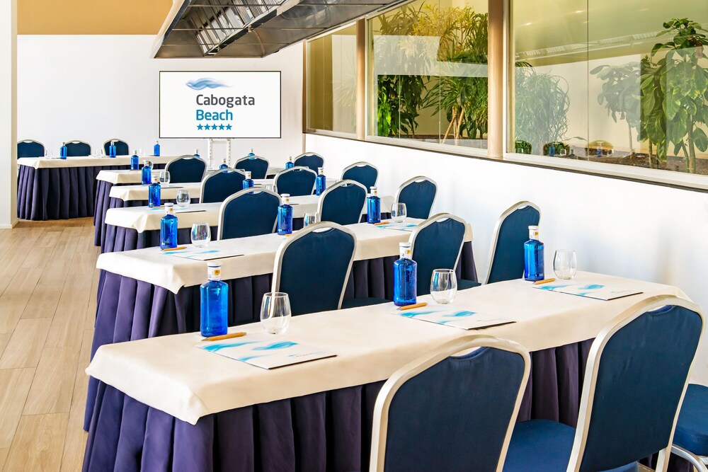 Cabogata Beach Hotel — Hotel building in Almeria, Andalusia