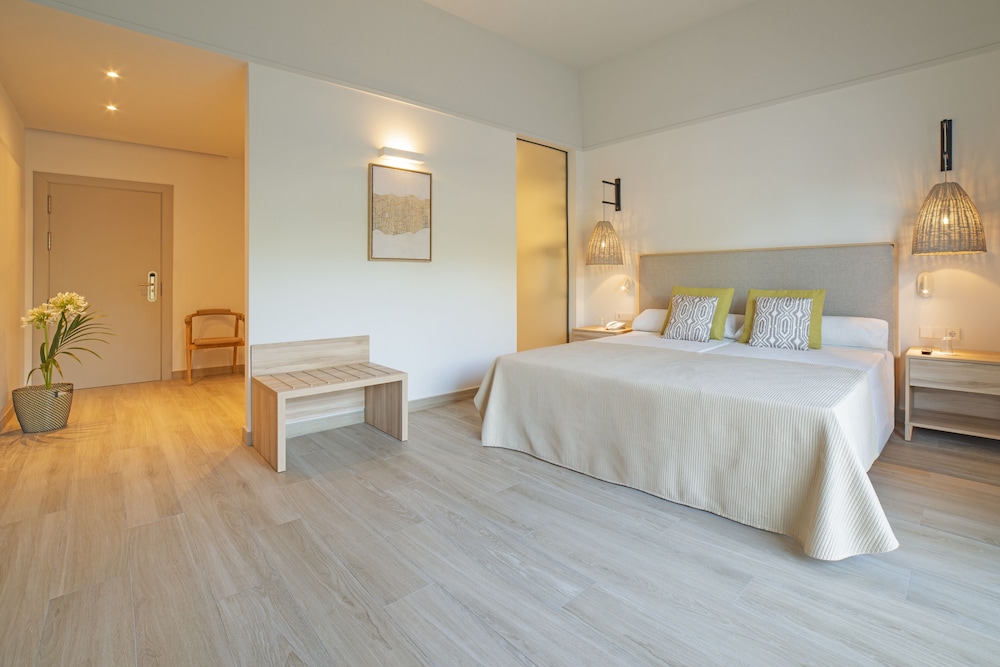 Cabogata Beach Hotel — Hotel rooms in Almeria, Andalusia