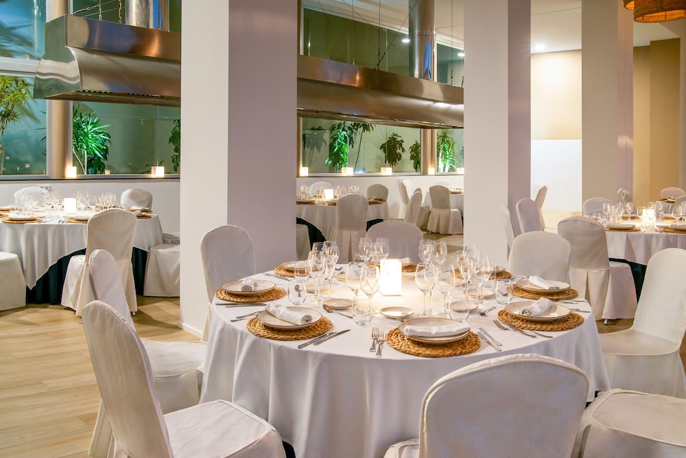 Cabogata Beach Hotel — Restaurant & bars in Almeria, Andalusia
