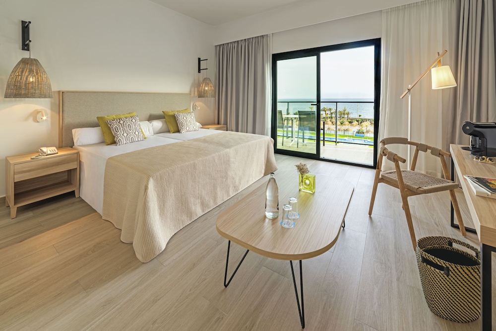 Cabogata Beach Hotel — Hotel rooms in Almeria, Andalusia