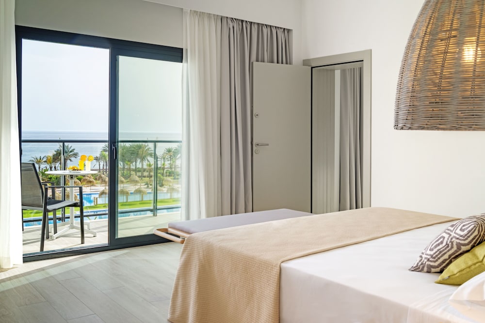 Cabogata Beach Hotel — Hotel rooms in Almeria, Andalusia