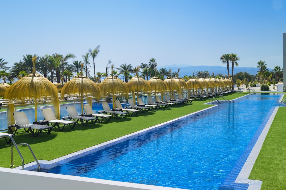 Cabogata Beach Hotel — Swimming pool in Almeria, Andalusia