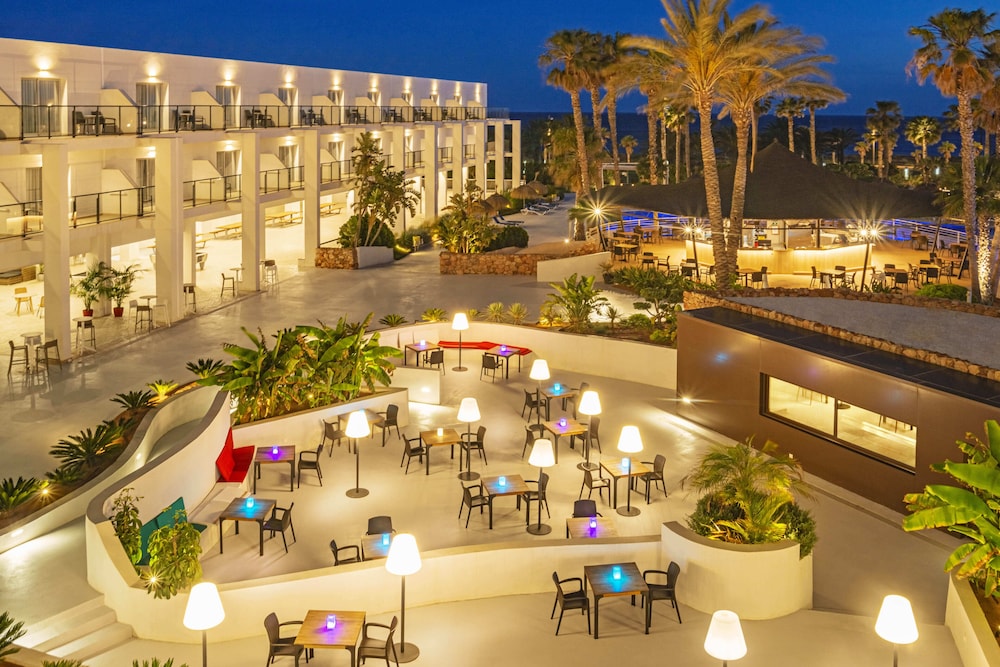 Cabogata Jardín Hotel — Restaurant & bars in Almeria, Andalusia