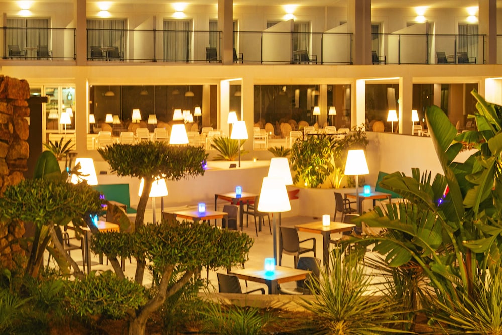 Cabogata Jardín Hotel — Restaurant & bars in Almeria, Andalusia