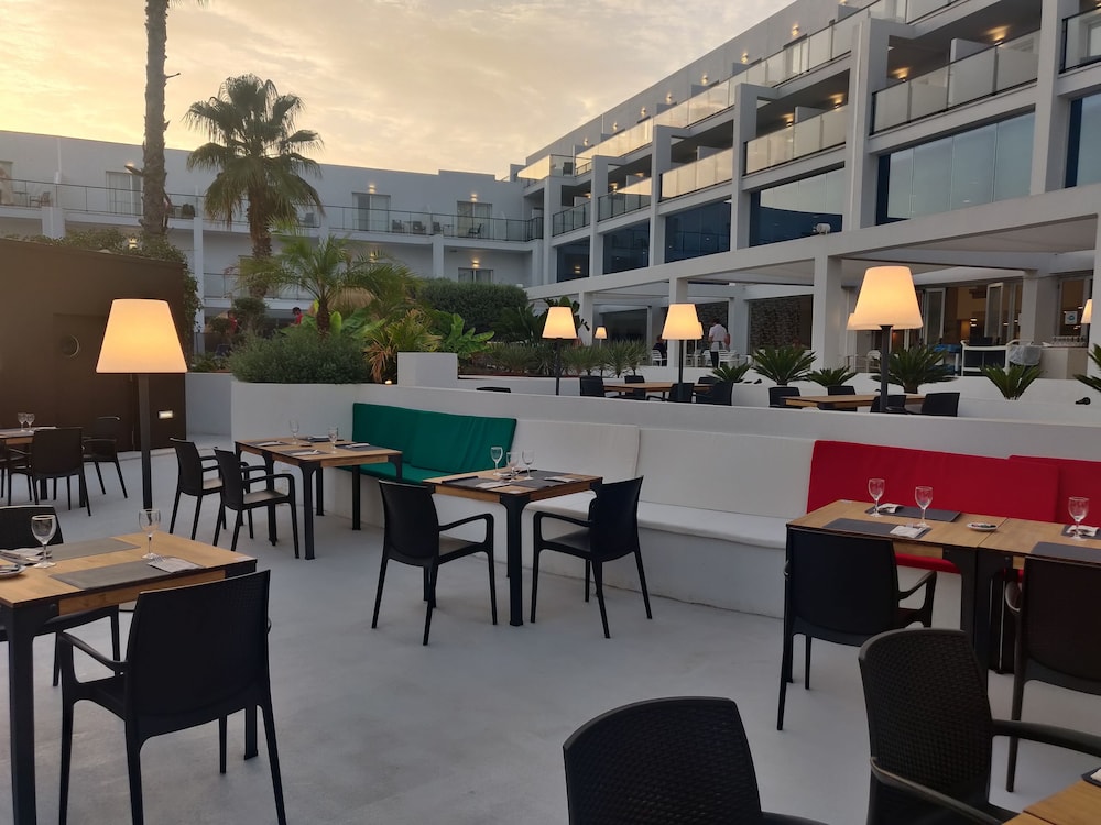 Cabogata Jardín Hotel — Restaurant & bars in Almeria, Andalusia