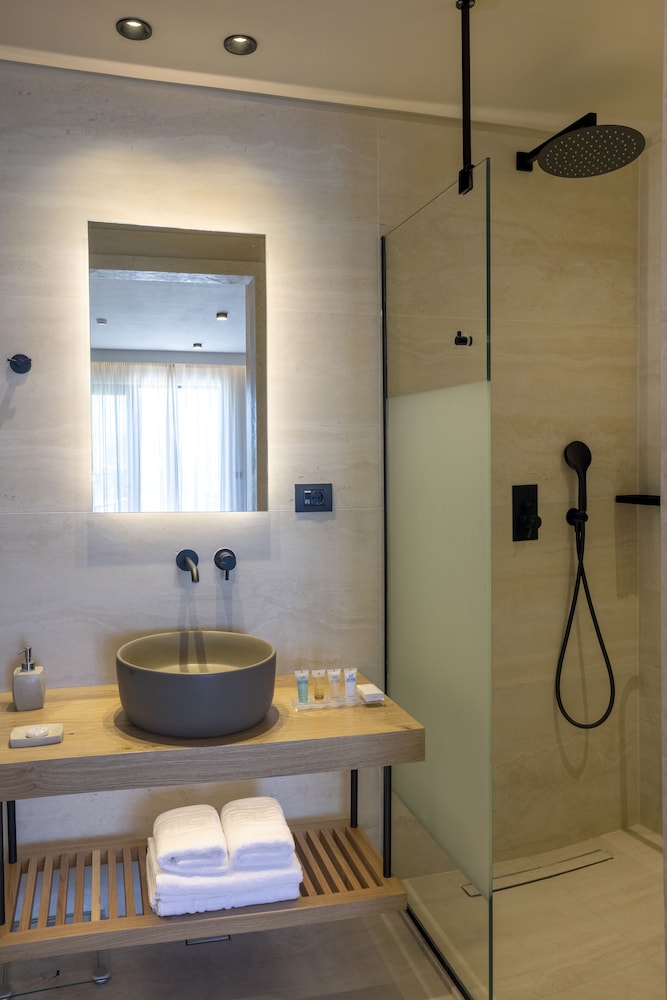 Atlantis Beach Hotel — Hotel rooms in Rethymnon