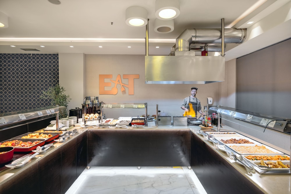 Atlantis Beach Hotel — Restaurant & bars in Rethymnon