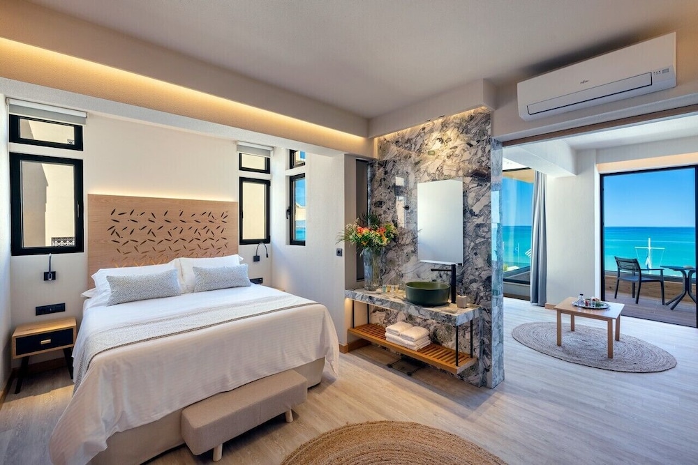 Atlantis Beach Hotel — Hotel rooms in Rethymnon