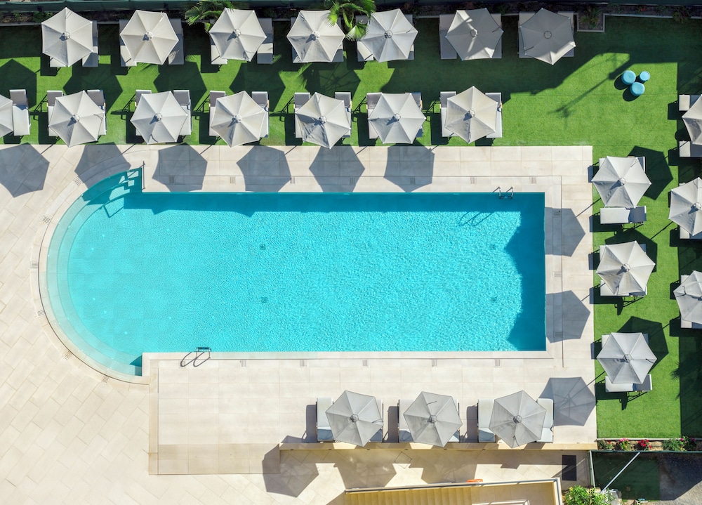 Atlantis Beach Hotel — Swimming pool in Rethymnon