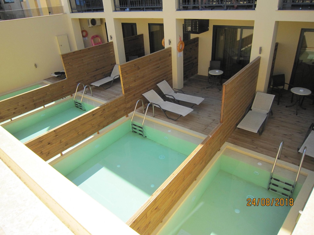 Atlantis Beach Hotel — Swimming pool in Rethymnon