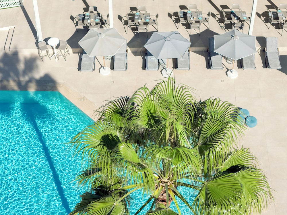 Atlantis Beach Hotel — Swimming pool in Rethymnon