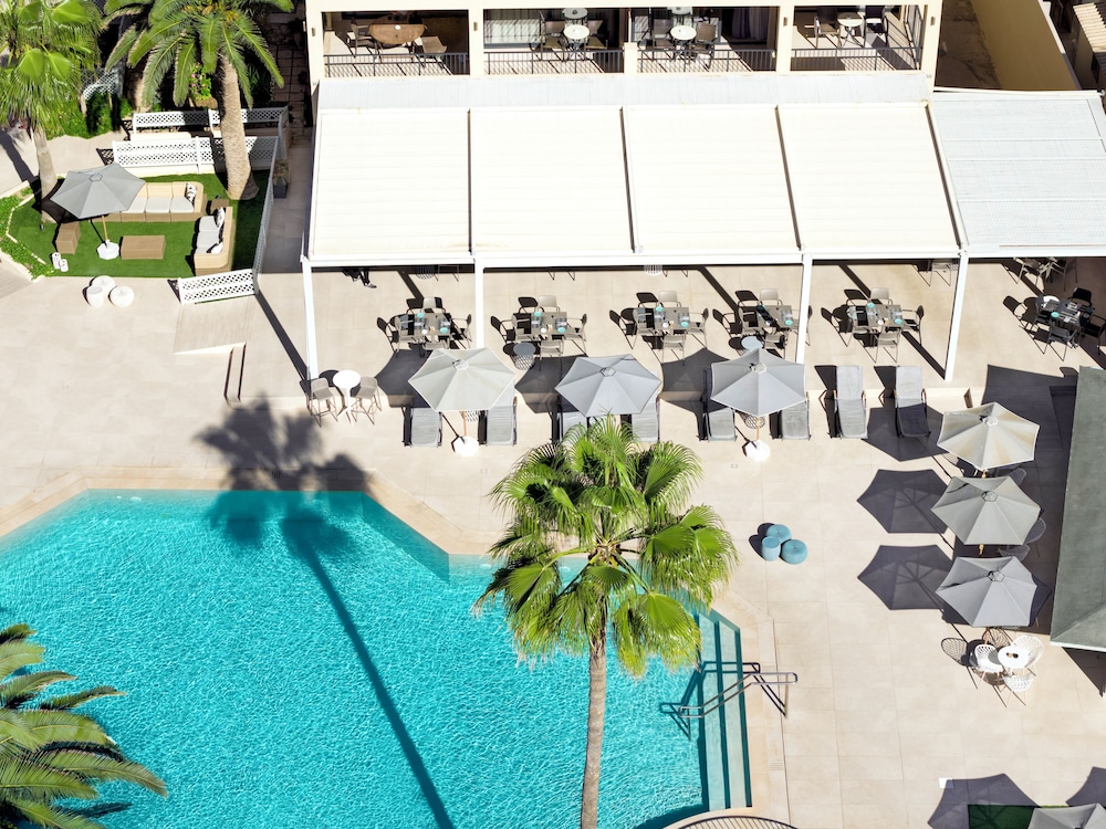 Atlantis Beach Hotel — Swimming pool in Rethymnon