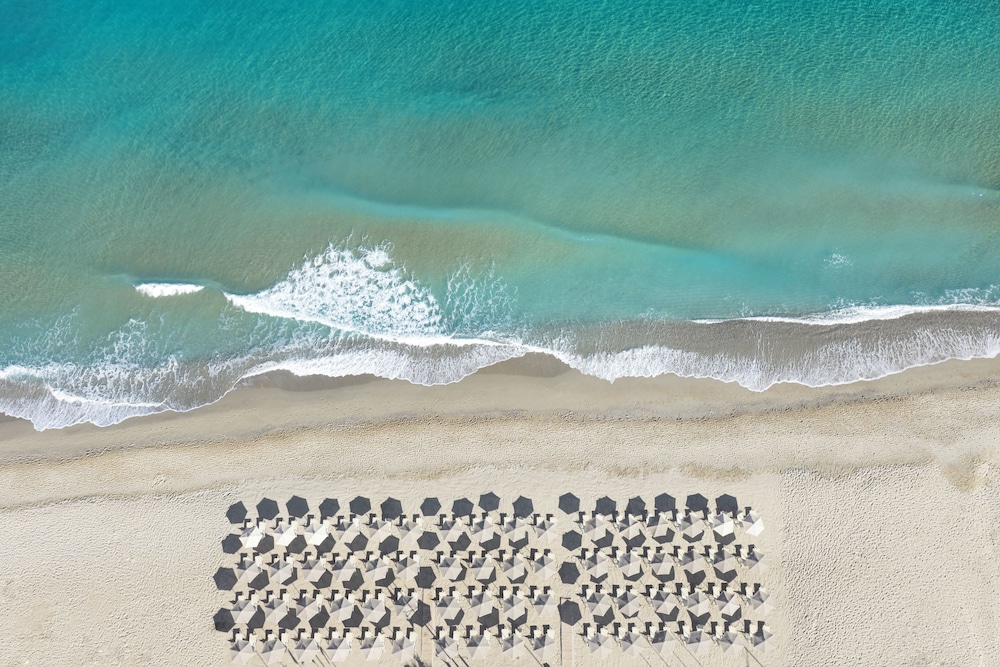 Atlantis Beach Hotel — Beach in Rethymnon