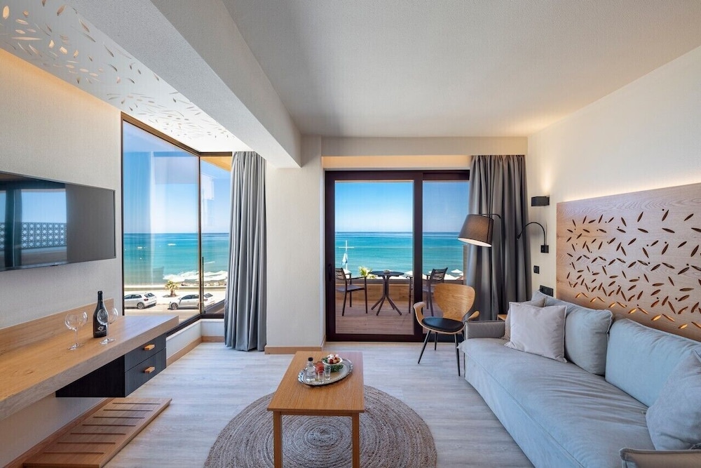 Atlantis Beach Hotel — Hotel rooms in Rethymnon