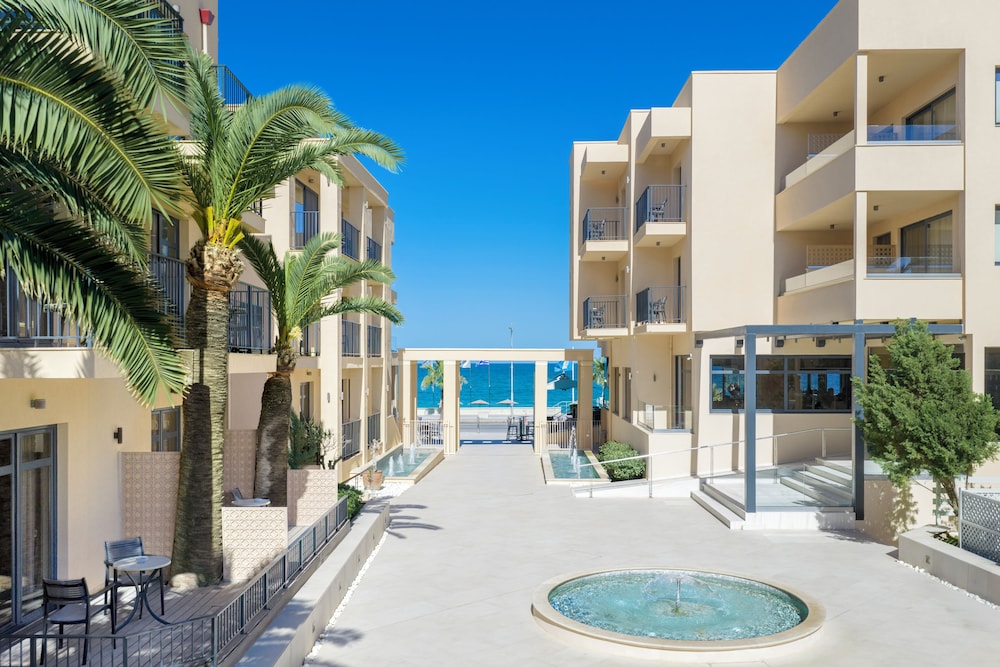 Atlantis Beach Hotel — Hotel building in Rethymnon