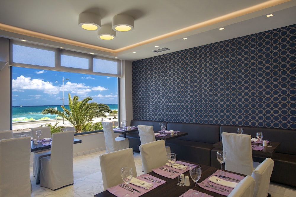 Atlantis Beach Hotel — Restaurant & bars in Rethymnon
