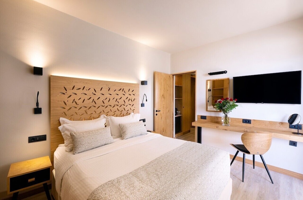 Atlantis Beach Hotel — Hotel rooms in Rethymnon