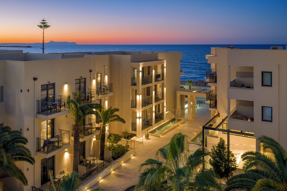 Atlantis Beach Hotel — Main photo in Rethymnon