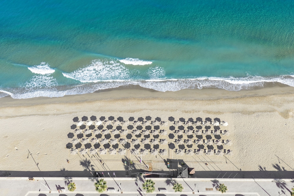 Atlantis Beach Hotel — Beach in Rethymnon