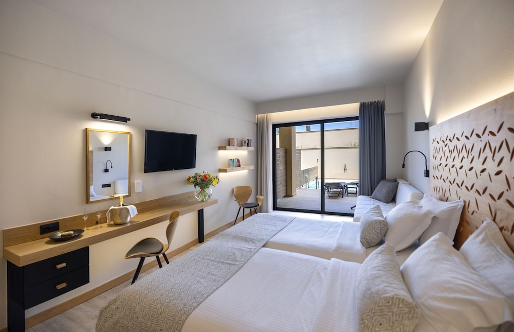 Atlantis Beach Hotel — Hotel rooms in Rethymnon