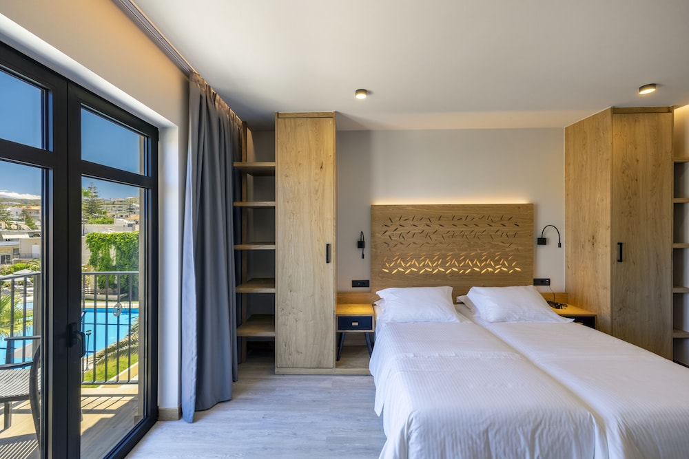 Atlantis Beach Hotel — Hotel rooms in Rethymnon